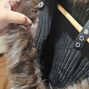 Luxurious Black Ribbed Sweater with Real Fur Trim - WR 9000 (Size L) 🌟